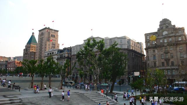 上海外滩以前的样子vs现在的样子，270多年前这里还是一片烂泥滩