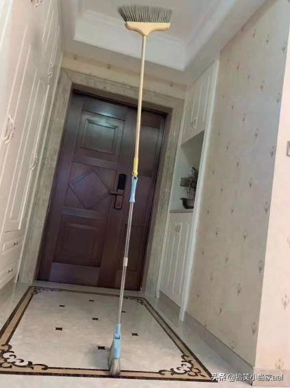 听说全网的扫把都可以自己立起来了，扫把的使用方法教程
