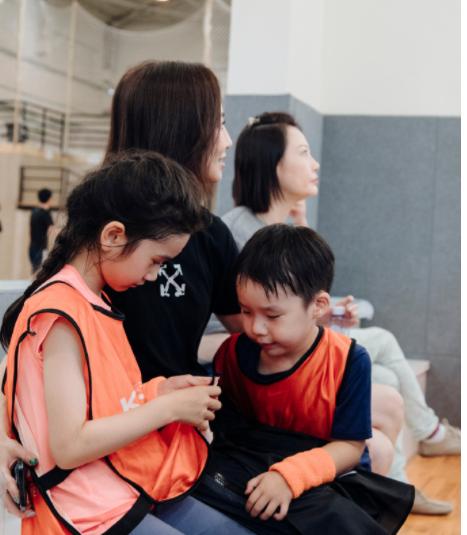 孩爸在家长群里“抢红包”，语数外老师手慢无，孩妈哭笑不得