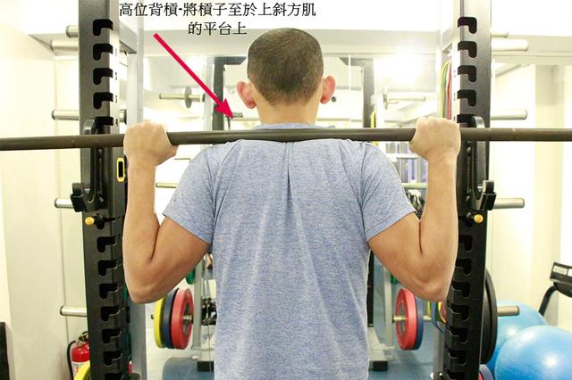 深蹲标准动作大家可以学习一下，深蹲的好处有什么