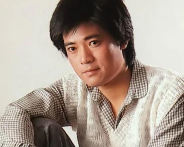 66岁老戏骨萧大陆被曝登记结婚，侯怡君身高（相差23岁被指“父女恋”）