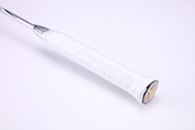 如何挑选羽毛球拍，新手羽毛球拍怎么选（选购羽毛球拍的初级知识）