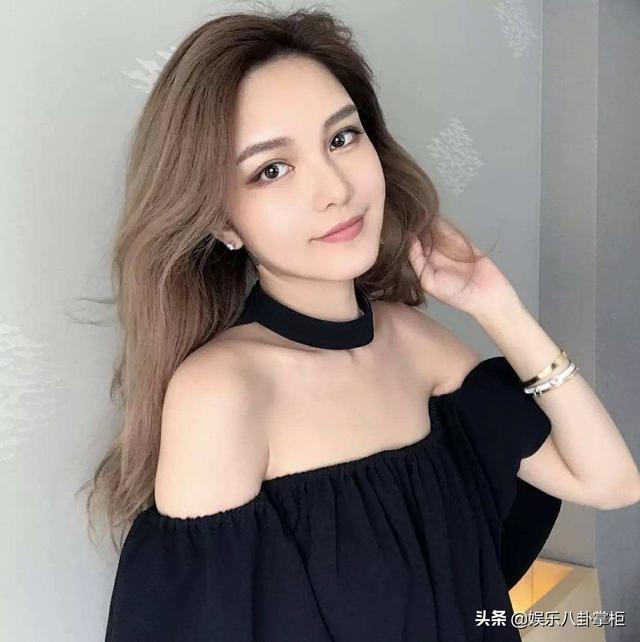 周扬青生活照曝光，年入千万身家20亿