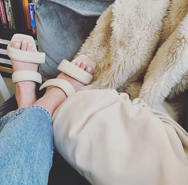 细跟的高跟鞋穿搭，今年的时髦高跟鞋都在这儿了