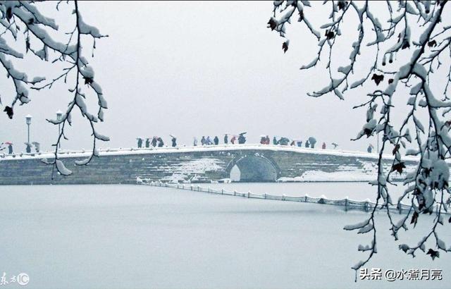 秋雨夜眠白居易，秋雨夜眠白居易赏析（秋雨夜眠\n作者）