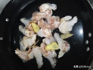 饭店地锅鸡和贴饼子的正宗做法，风靡大江南北的一道硬菜“地锅鸡”最正宗的做法