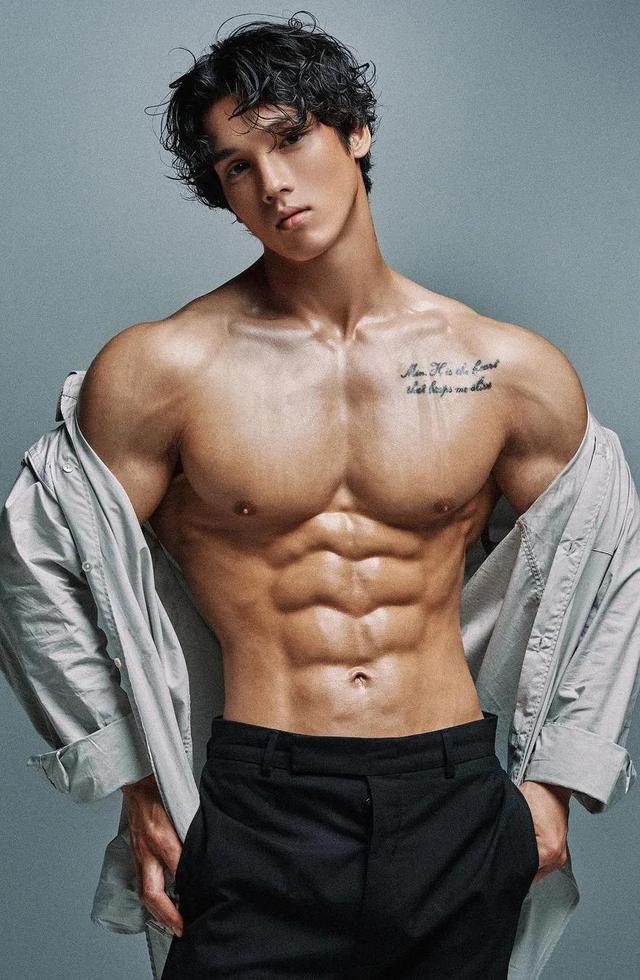 盘点动漫黑发帅哥，海贼王：成功变帅的4个男人