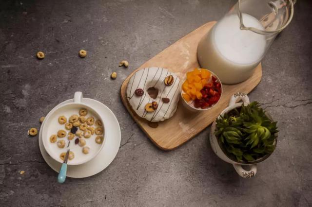 羊奶的食疗功效你知道多少，纯羊奶营养功效