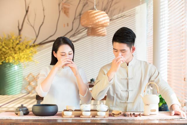 情人节送女孩什么礼物七夕：祝福所有夫妻不离不弃