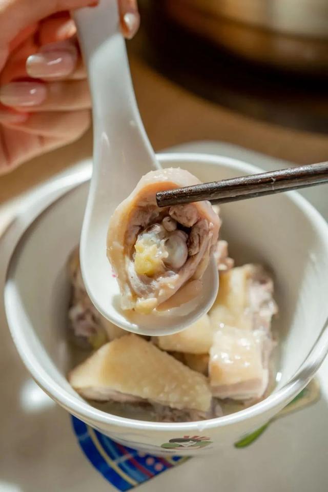 椰子鸡用什么鸡，四个椰子一只文昌鸡（文昌椰子鸡用什么椰子）