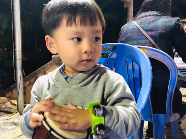 西双版纳江边夜市，西双版纳最火爆的夜市（到西双版纳一定要知道的五件事）