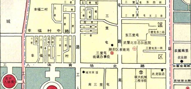 北京市朝阳区三里屯，原来时尚美女就在路边不远处