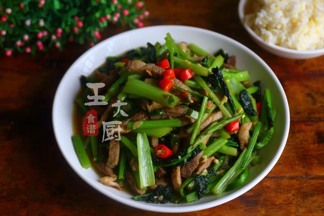 苔菜怎么做好吃，菜苔怎么炒好吃家常做法（过年炒一份清口解腻的蒜蓉苔菜）