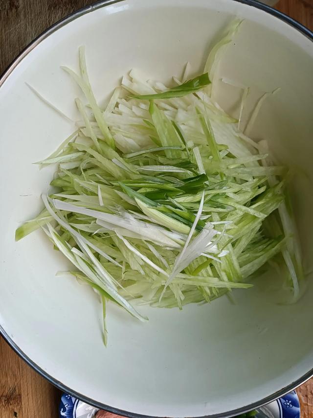 油泼菠菜面正宗做法陕西，懒人版陕西油泼面