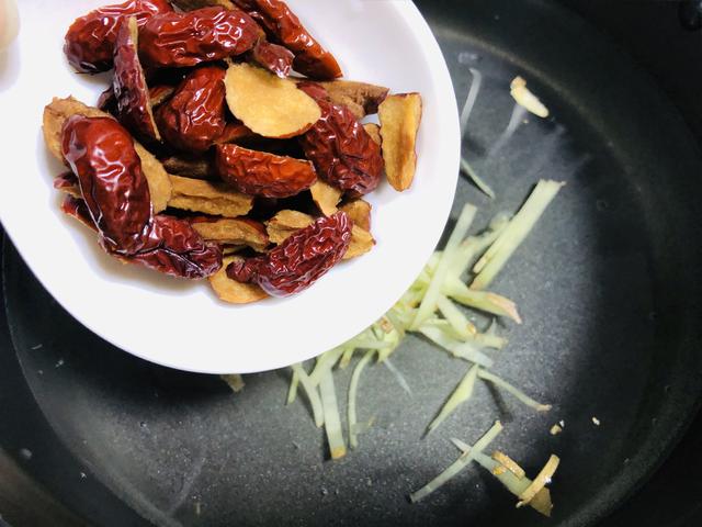 猪腰子怎么切腰花，怎么切猪腰花和做腰花汤（味道不输餐馆大厨）