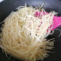 土豆丝炒火腿丝怎么做好吃，火腿土豆丝简单的美味