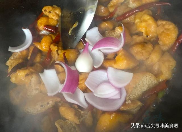 豆泡怎么做好吃，自己在家怎么做豆泡（一口下去汤汁饱满）