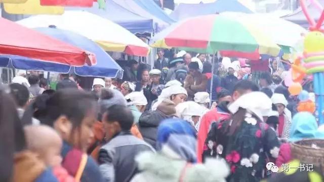 郭沫若天上的街市，关于郭沫若的天上的街市（七年级语文上册二十课《天上的街市》课文笔记）