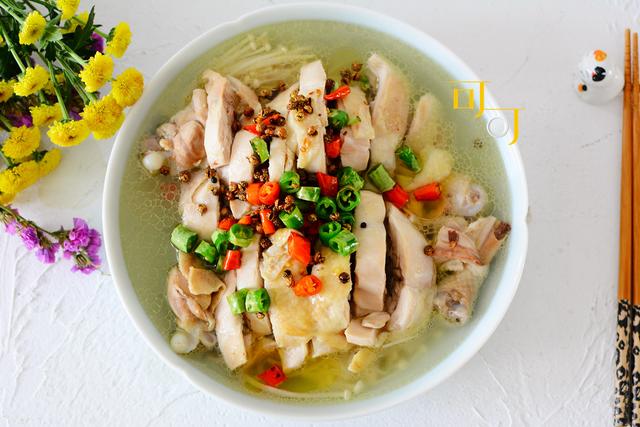 椒麻石锅鸡做法，做一碗藤椒鸡肉吧