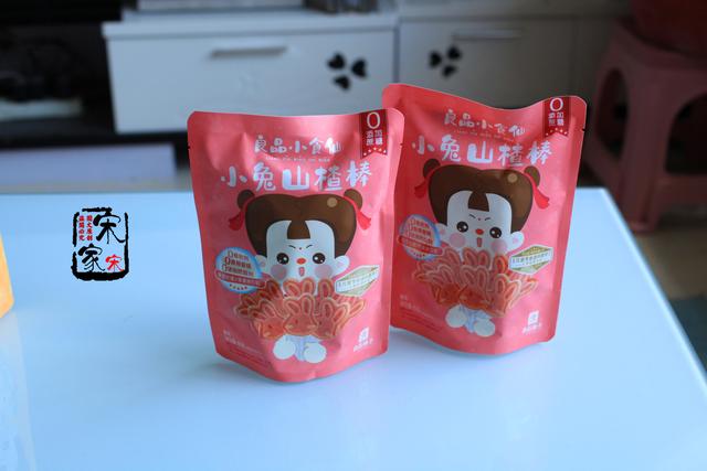 小孩爱吃的各种糖果零食，这6款零食多囤些