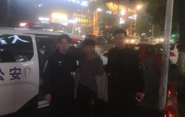 抢红包被刑拘？家长在微信群发红包缴纳生活费，一家长狂抢30多个红包4000多元后失联