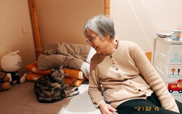 41岁姚晨近照曝光变到让人认不出，姚晨发长文悼念90岁婆婆