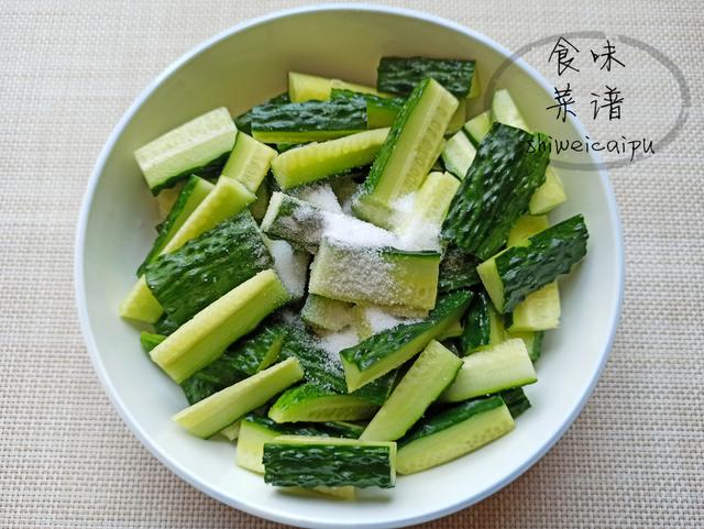 腌黄瓜怎么做好吃，腌黄瓜怎么腌好吃又简单快速（直接加盐腌是大错特错）