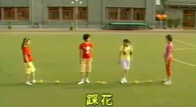 现在小学生如何跳皮筋，小时候皮筋一定跳得很好吧