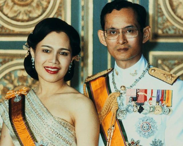 泰国拉玛九世功绩，从傀儡到在泰国“封神”