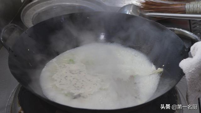 鲤鱼怎么做好吃又简单，鲤鱼怎样做才好吃又简单（鲤鱼好吃有诀窍）