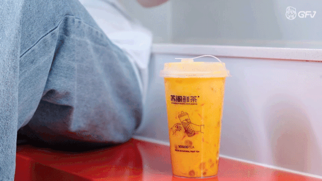 新场街茶屿水果茶，超巨型红色水果茶城堡