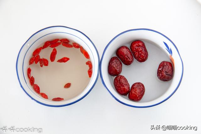 干猴头菇鸡汤做法，煲出来的猴头菇鸡汤鲜香味美