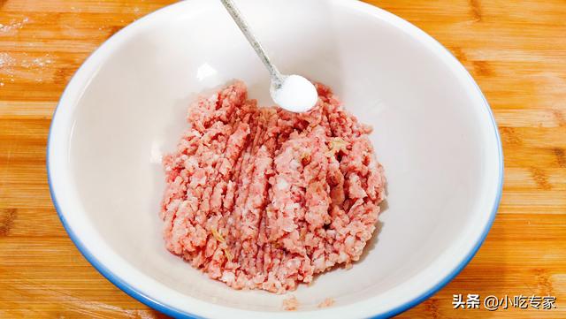 怎样做油炸酥脆的肉丸子，这才是油炸肉丸最好吃的做法