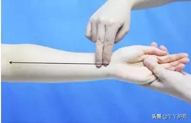 小儿推拿退烧法大全，缓解孩子发烧的5种小儿推拿手法