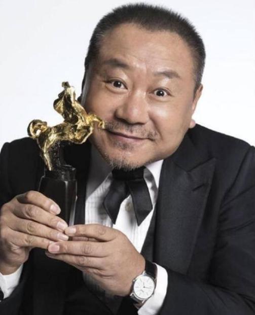 范伟简历及个人资料简介，低调娶护士恩爱30年