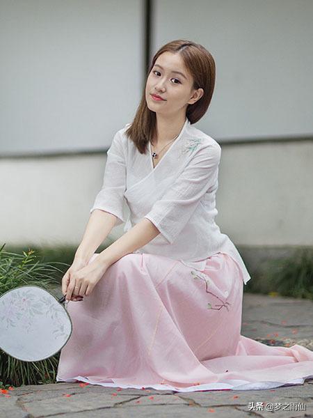 汉服搭配现代服装，搭配汉服很简单