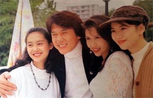 成龙现在多少岁，成龙从年轻到现在（成龙1岁到40岁罕见照）