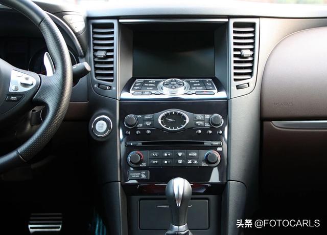 英菲尼迪fx 50试驾，英菲尼迪FX50V8最帅的轿跑SUV