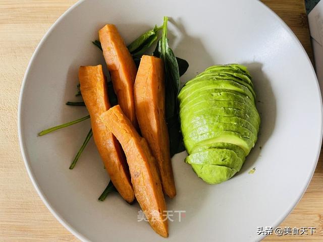 牛油果怎么吃才好吃，怎么吃牛油果才可以更好吃