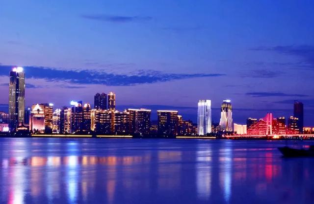 南昌旅游攻略必玩的景点，江西南昌旅行攻略