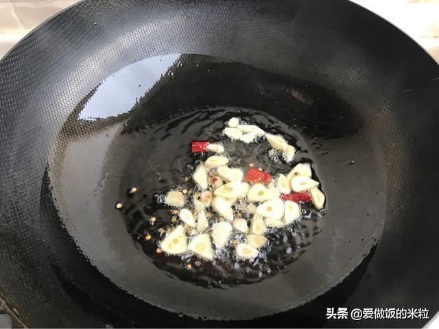 黄瓜怎么炒好吃，黄瓜怎么清炒好吃又简单（怪不得饭店的炒黄瓜那么好吃）