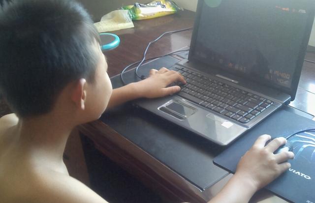 国际关爱儿童日，我们该拿什么来保护在互联网里手无寸铁的孩子们