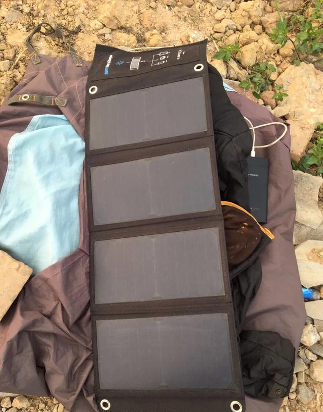 旅行充电器怎么使用教程，户外驴友充电怎么解决