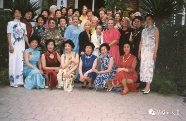 冯巩的爸爸弟兄几个，基因强大祖孙3代长得很像