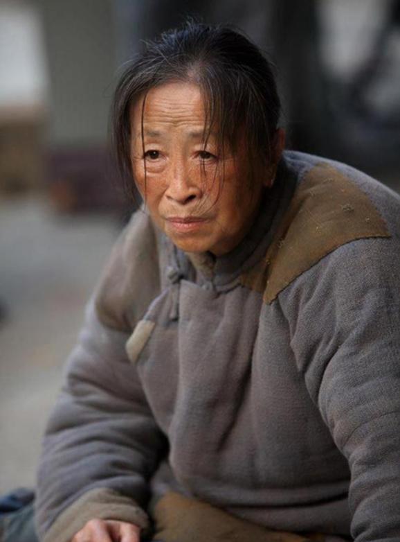 张少华与新凤霞恩怨真相，张少华为什么打凤霞