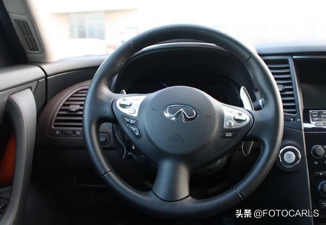 英菲尼迪fx 50试驾，英菲尼迪FX50V8最帅的轿跑SUV