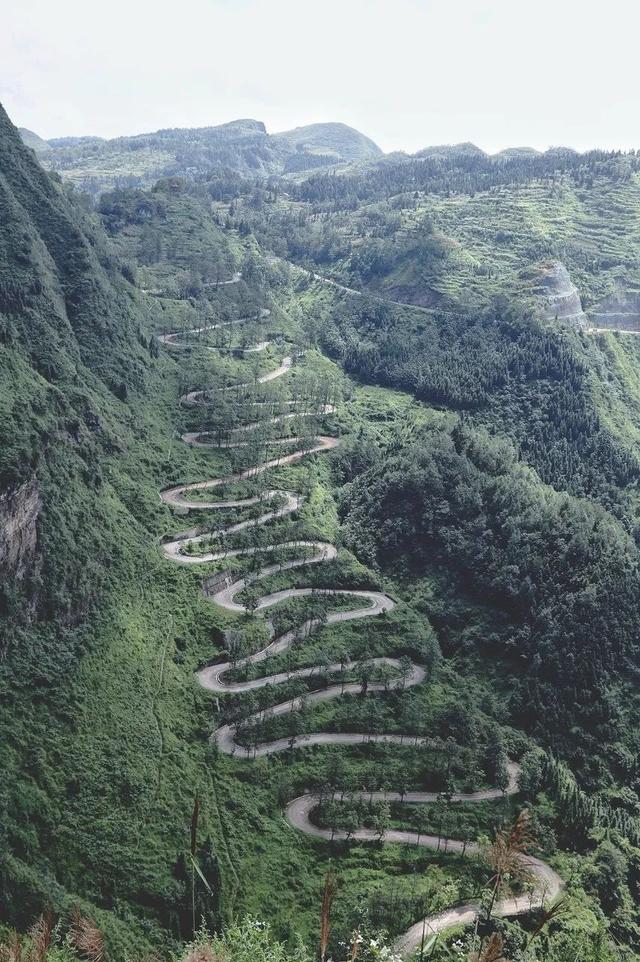 贵州兴义马岭河峡谷风景介绍，万峰成林峡谷飞瀑