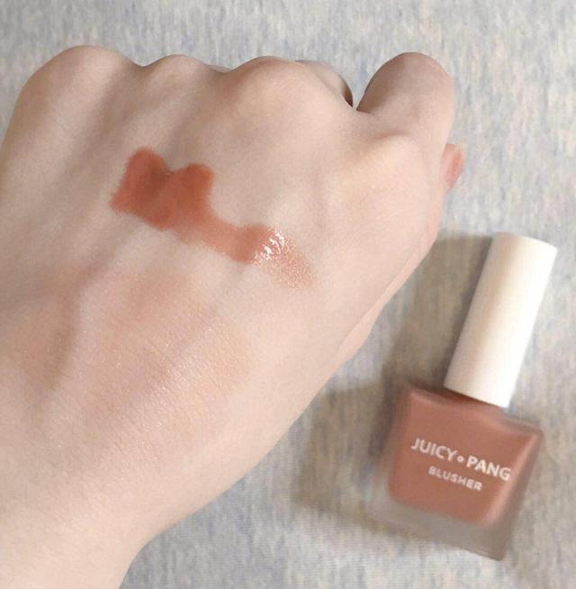 腮红膏哪个好用又持久不掉色，腮红膏它的优点是与肌肤更贴合