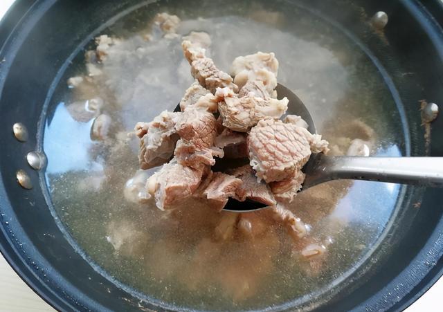 怎样炖牛肉好吃又简单，炖牛肉要这样做才软烂入味更好吃（有人直接炖）