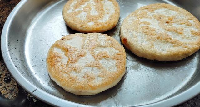 这才是发面饼最好吃的做法，发面饼带馅的做法